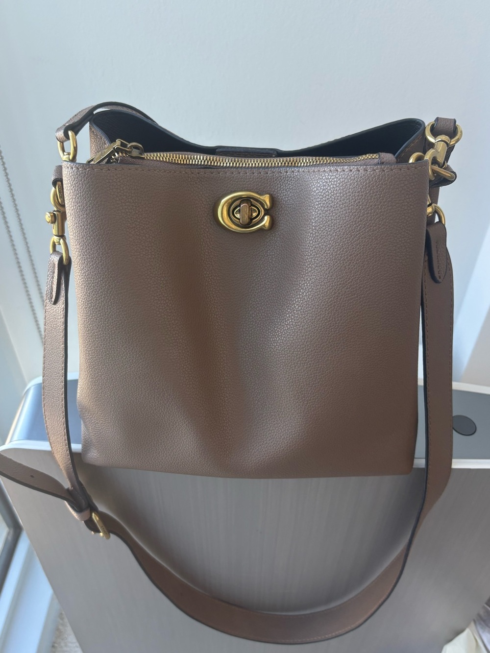 COACH WILLOW Pebbled Leather Bag in TAUPE BROWN with Gold Hardware
